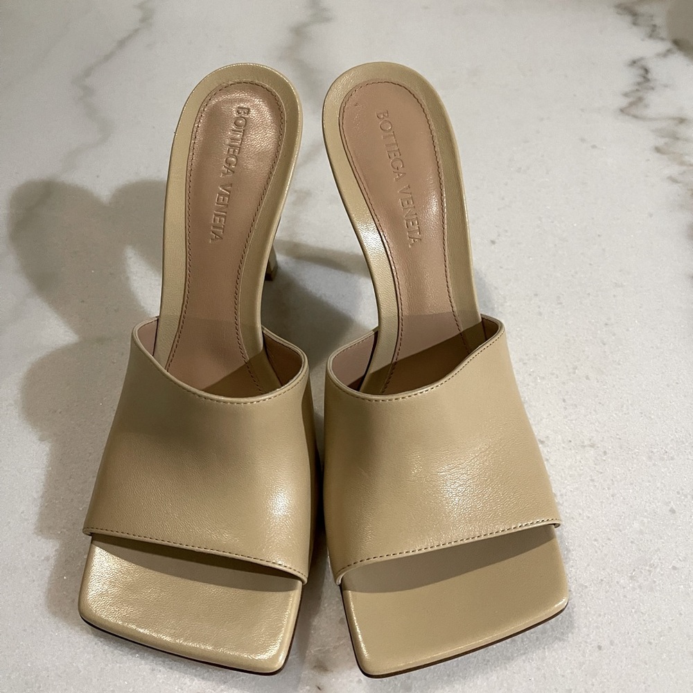 Authentic Beige Bottega Veneta 36.5